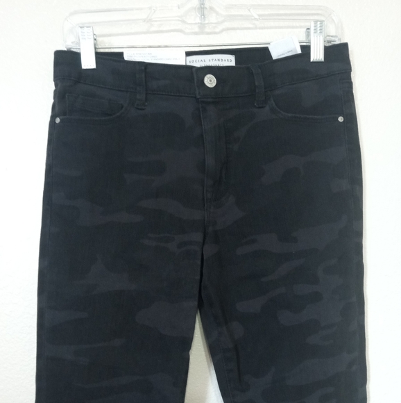 Social Standard By Sanctuary Black Camo Ankle Skinny Jeans NWT mid Rise - Picture 3 of 8